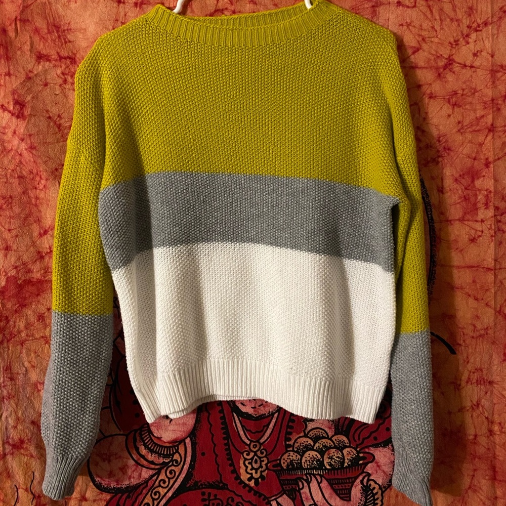 Yellow/ gray/white sweater
